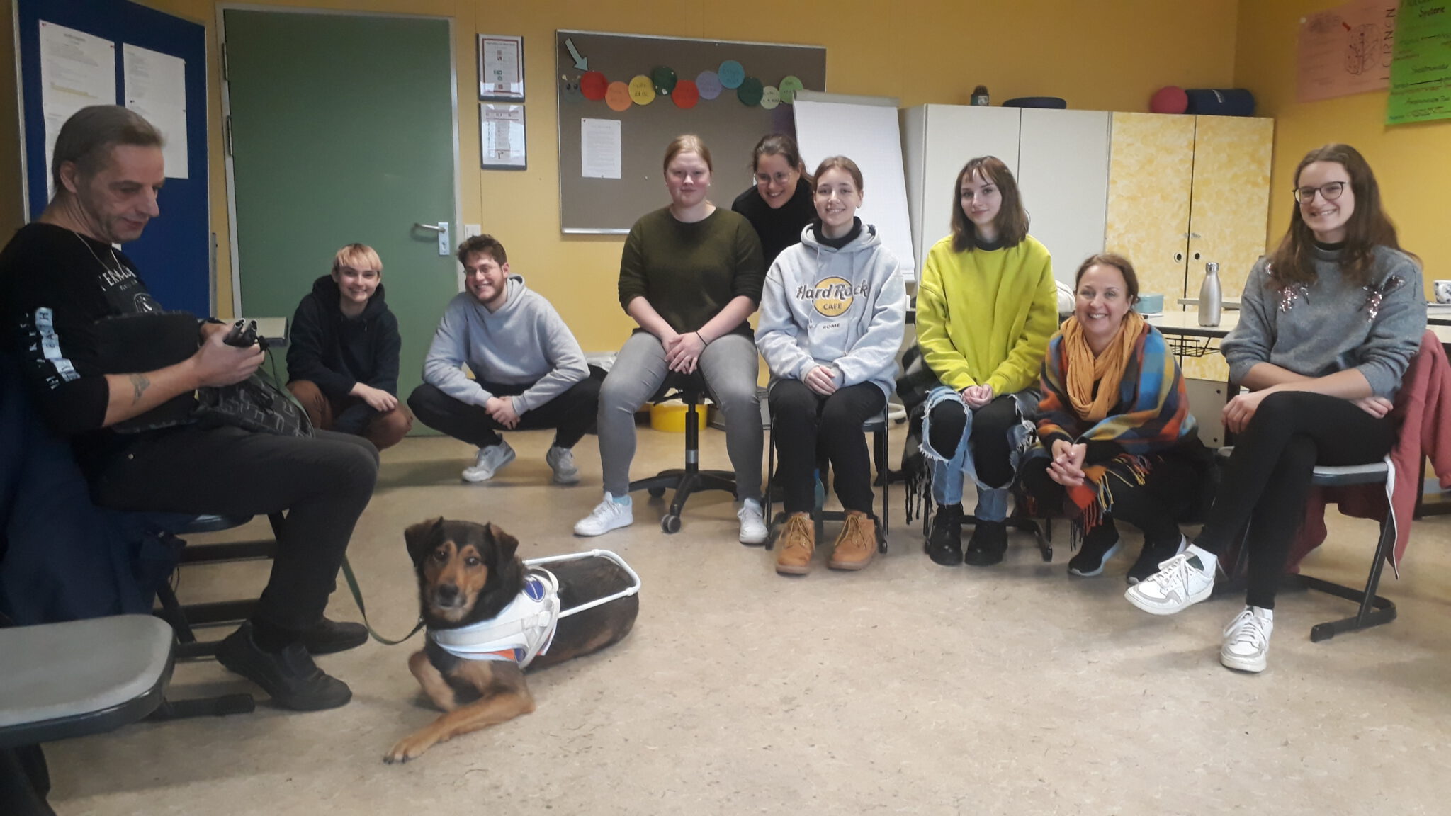 Besuch Vom Blindenf Hrhund Stage Herman Nohl Schule